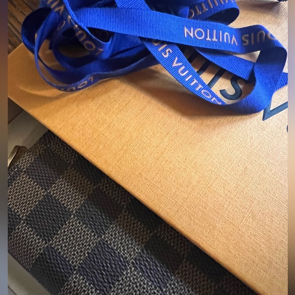 NWT✨Louis Vuitton Zippy Wallet✨Including Box, Dust bag, Receipt& paperwork!✨ - Picture 8 of 10